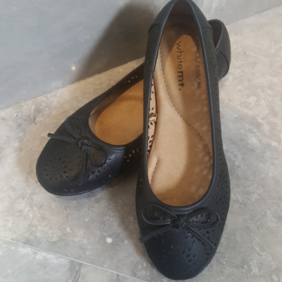 White Mountain Shoes - WHITE MOUNTAIN black flat shoes